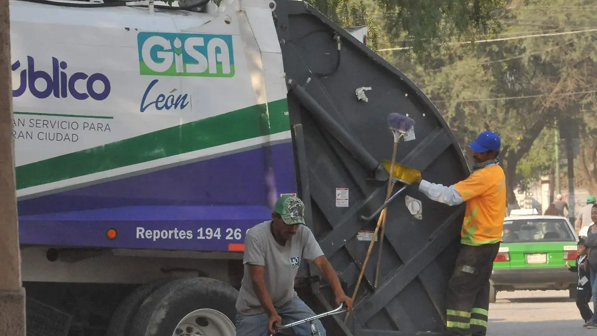 F CARMONA RECOLECTORES DE BASURA (3)